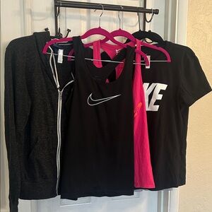 3 Nike tanks / 1 sweatshirt/ 1 T shirt/ 4 shorts & workout bag !